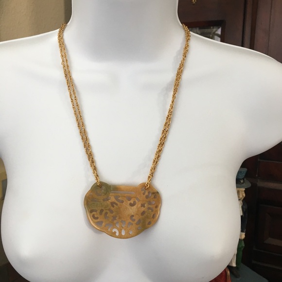 Estate Chinese yellow green gemstone pendant - Picture 2 of 7